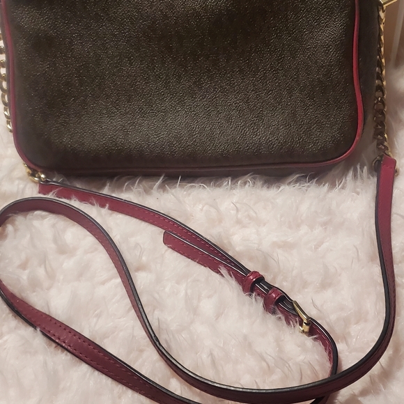 Like new! Michael Kors crossbody purse - Picture 5 of 6